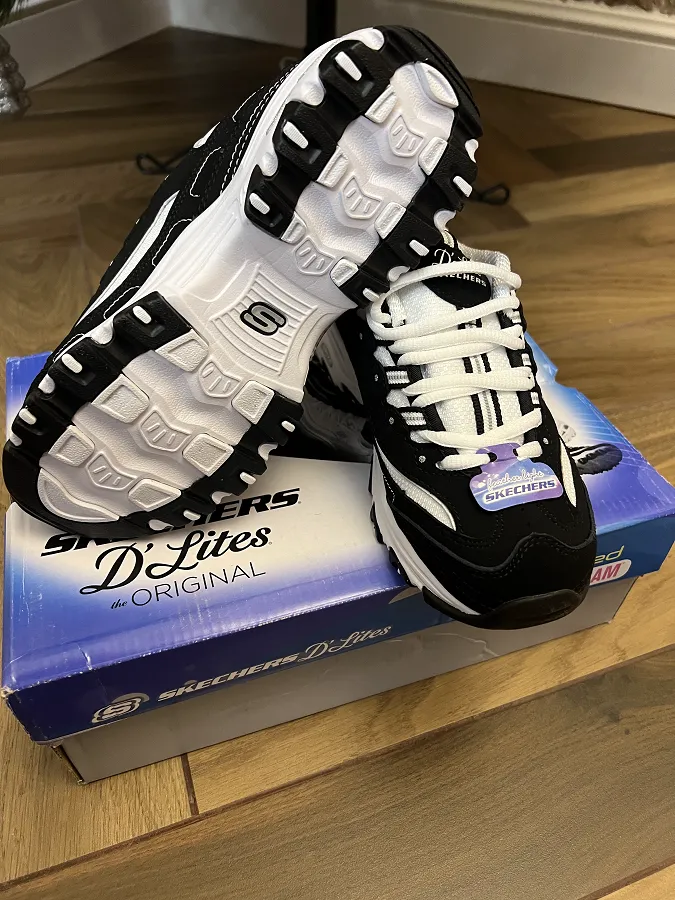 Кроссовки Skechers D’Lites женские, черно-белые